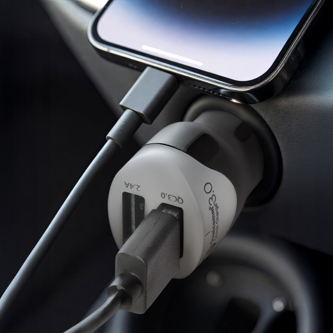 Carregador de carro 2.4A 2x Cabo USB Q.C3.0 1.5m Prata Maclean Energy MCE157