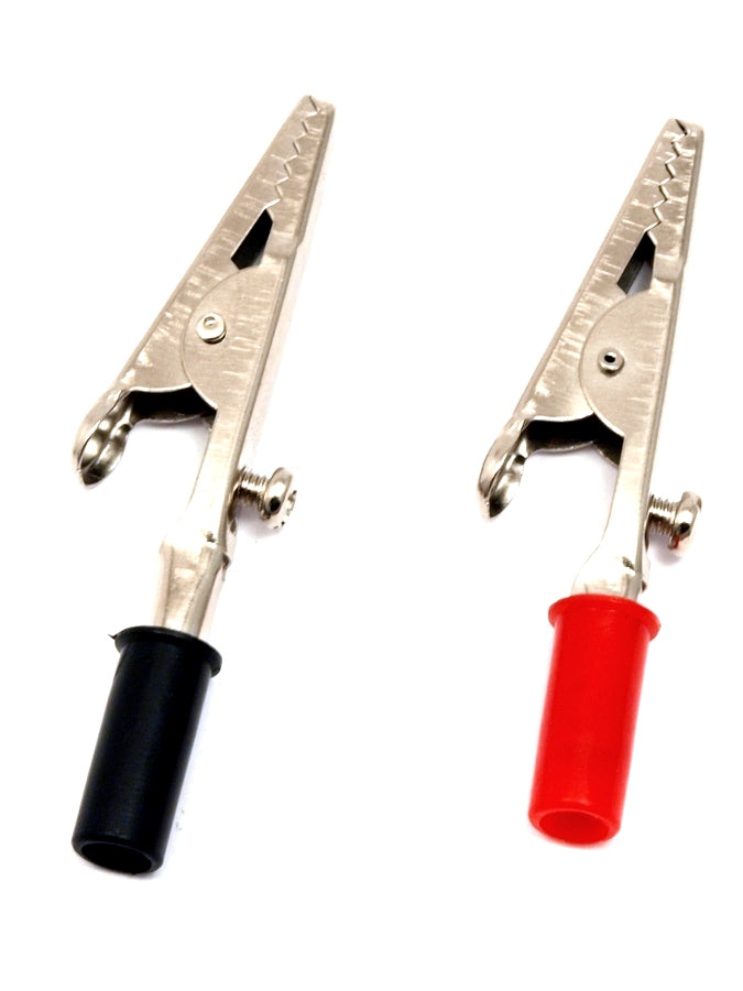 Presilha jacaré com encaixe banana vermelho e preto. O conjunto inclui 2 presilhas jacaré, uma preta e uma vermelha.
