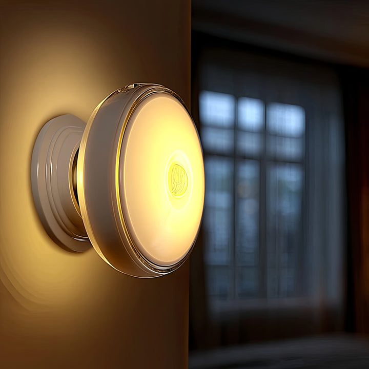 LÂMPADA LED COM SENSOR DE MOVIMENTO E SENSOR CREPÚSCULO NA BATERIA MAGNES