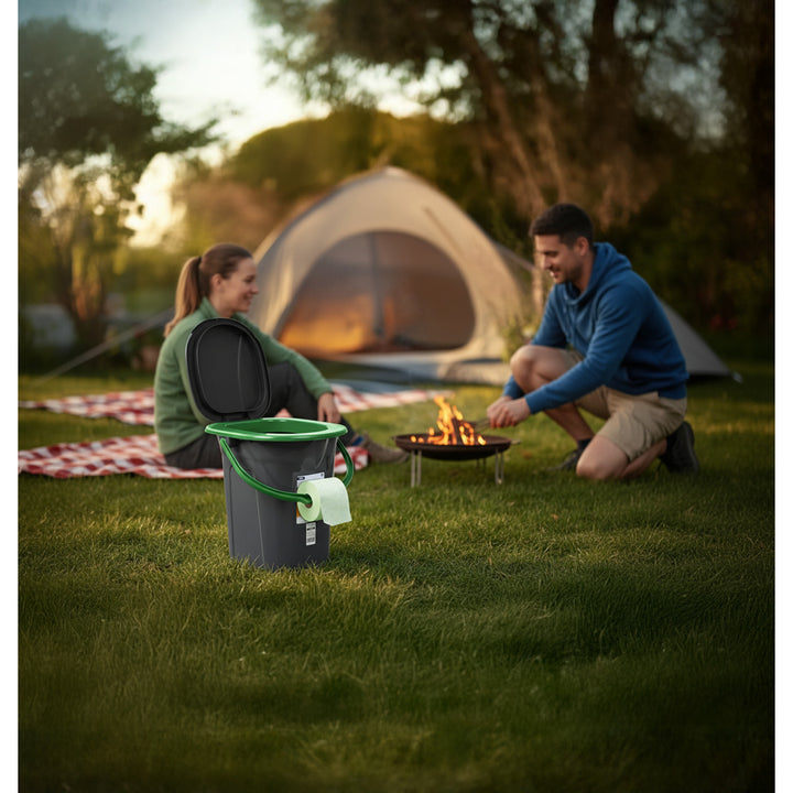 Sanita portátil turística com tampa 19L preta com verde, perfeita para viagens, GreenBlue GB320BG flare