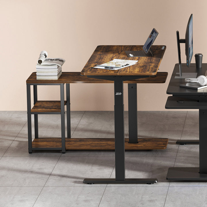 Mesa de trabalho elétrica Ergo Office ER-450, altura máx. 121 cm, máx. 70 kg, com tampo e prateleiras, para sentar e estar de pé, castanho rústico, conjunto de 2 peças