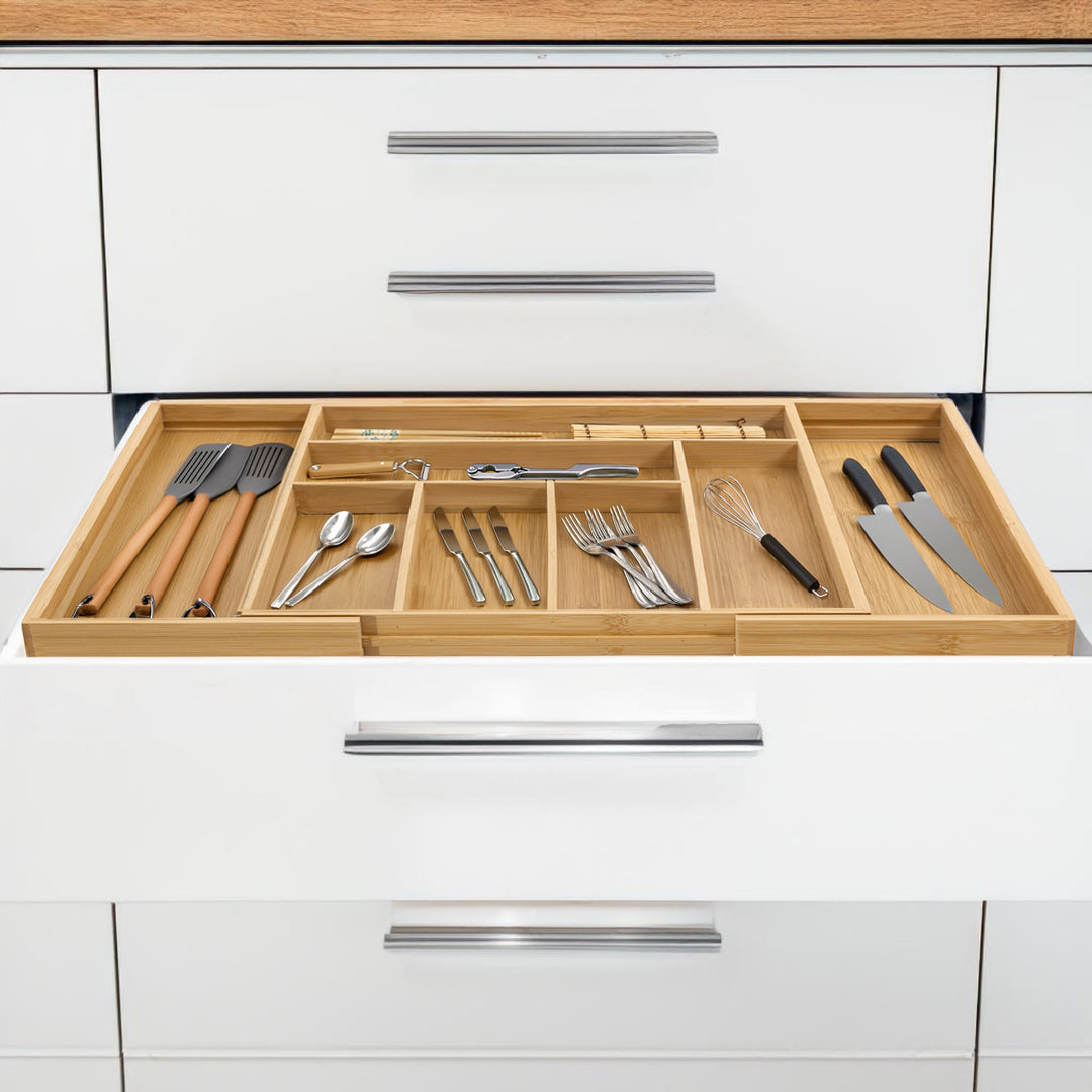 GreenBlue GB379 Organizador de talheres em bambu, tabuleiro extensível, 7 compartimentos básicos e 2 compartimentos amovíveis para utensílios de cozinha, organização de gavetas para talheres, dimensões: 32,5-50 x 43 x 4,5 cm