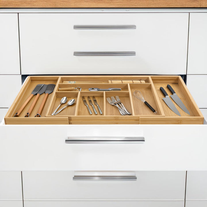 GreenBlue GB379 Organizador de talheres em bambu, tabuleiro extensível, 7 compartimentos básicos e 2 compartimentos amovíveis para utensílios de cozinha, organização de gavetas para talheres, dimensões: 32,5-50 x 43 x 4,5 cm