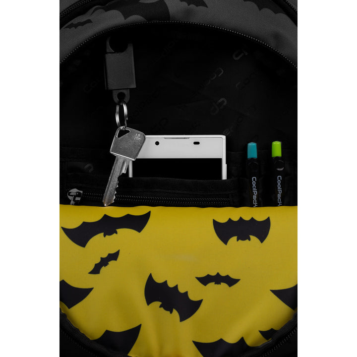 Mochila escolar CoolPack Darker Night Youth, espaçosa e confortável F029680