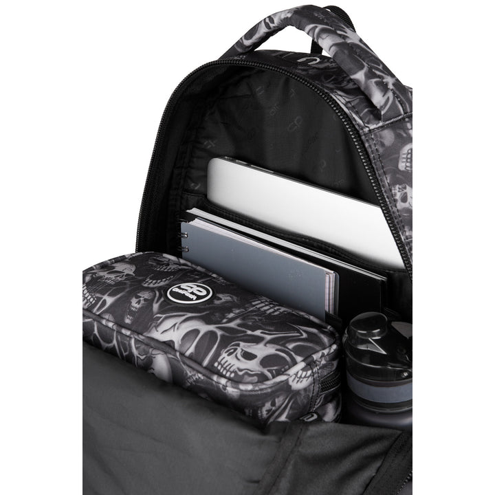 Mochila escolar CoolPack Skulls para jovens, espaçosa e confortável F024721