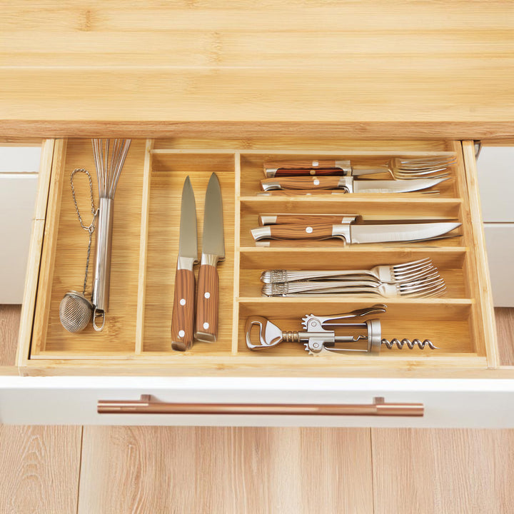 GreenBlue GB379 Juego de 2 Organizadores de Bambú para Cubiertos, Bandeja Extensible, 7 Compartimientos Básicos y 2 Extraibles para Utansilios de Cocina, Organización de Cajón de Cubertería, Dim.: 32,5-50x43x45cm, 2 unidades