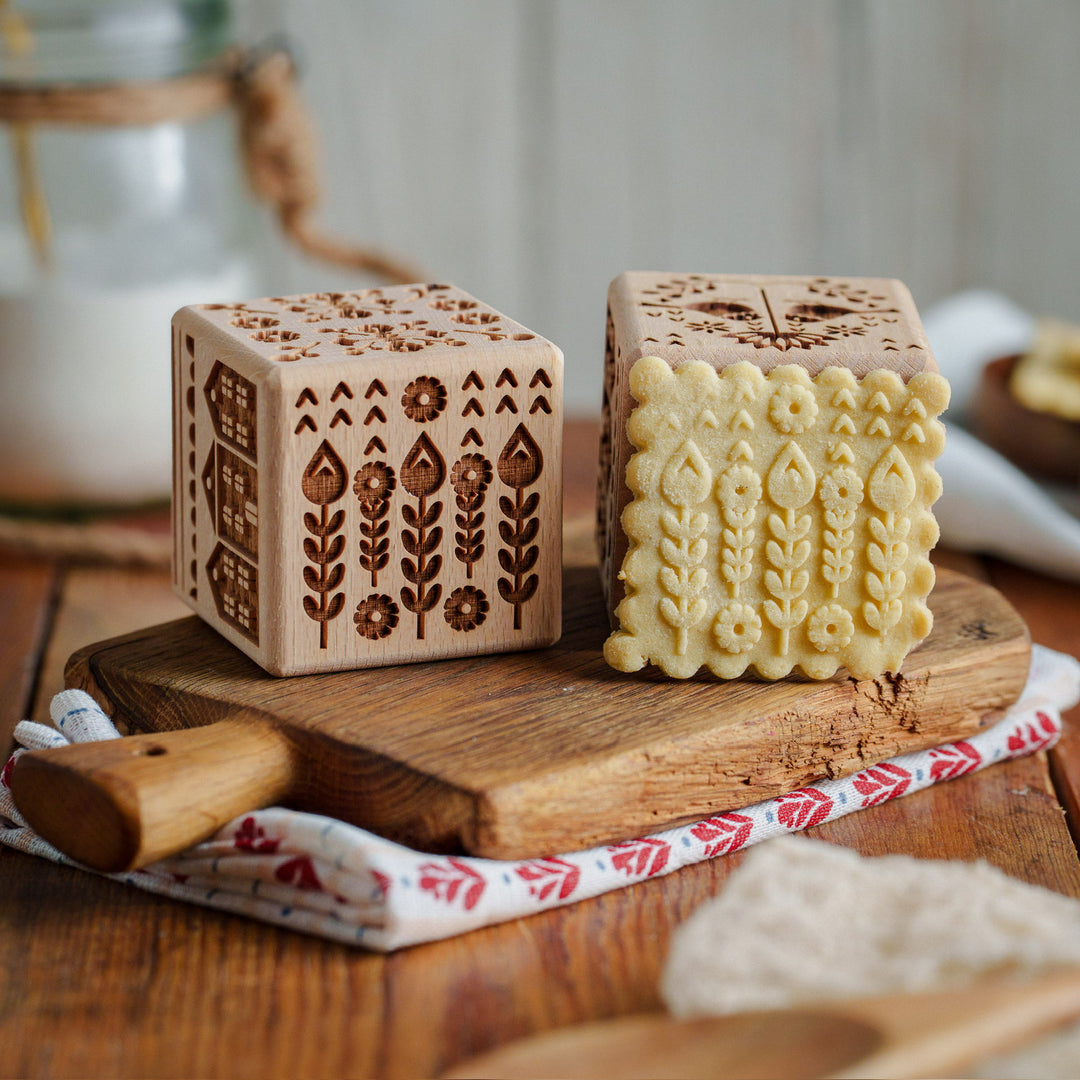 Caixa para bolachas Goody Woody gravada, 6 cm, madeira de faia, 6 desenhos, estilo escandinavo