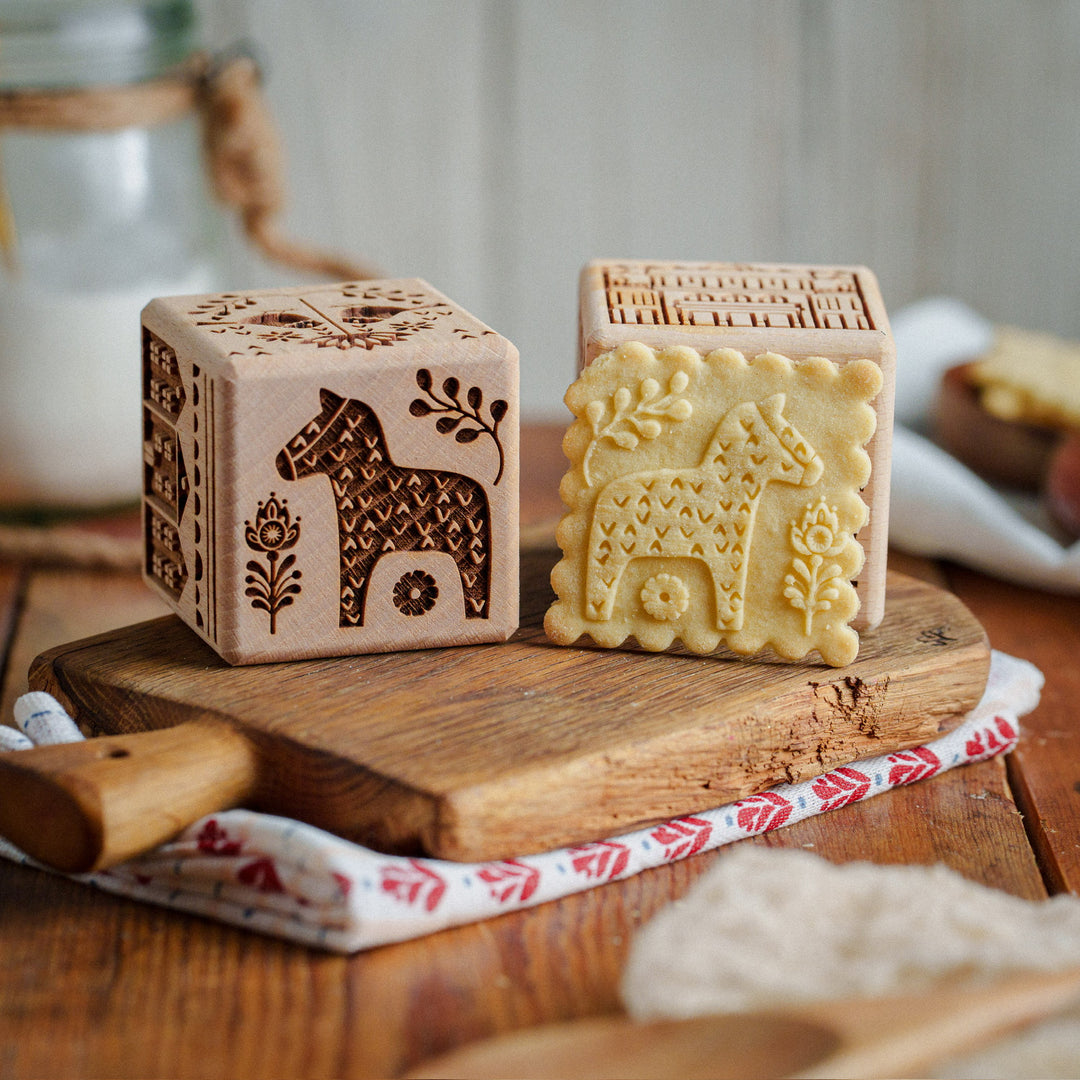 Caixa para bolachas Goody Woody gravada, 6 cm, madeira de faia, 6 desenhos, estilo escandinavo