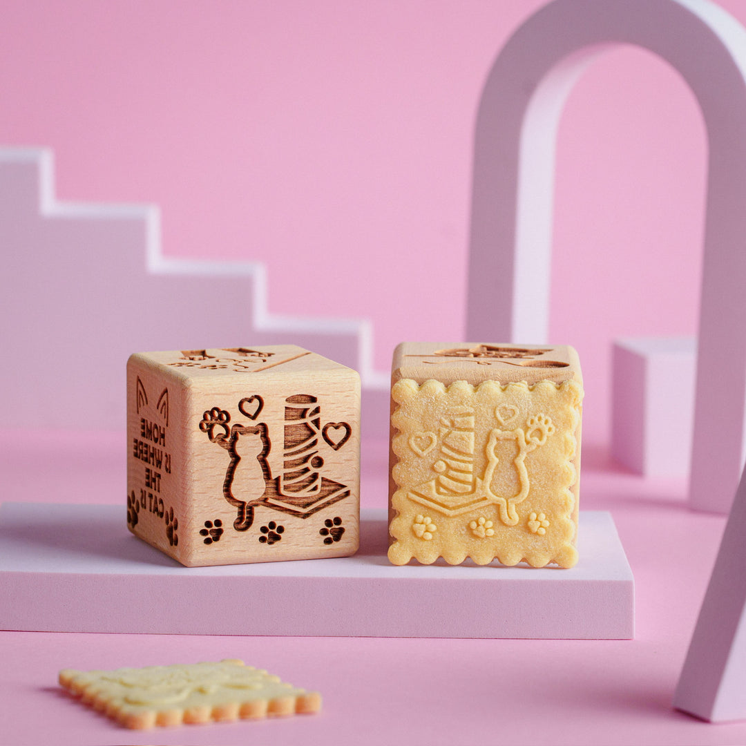 Cubo de bolo gravado Goody Woody, 6 cm, madeira de faia, 6 desenhos, gatos