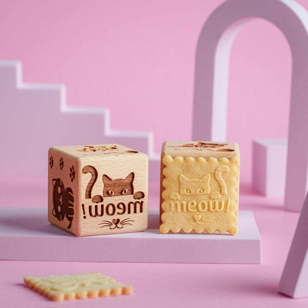 Cubo de bolo gravado Goody Woody, 6 cm, madeira de faia, 6 desenhos, gatos