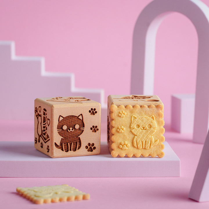 Cubo de bolo gravado Goody Woody, 6 cm, madeira de faia, 6 desenhos, gatos