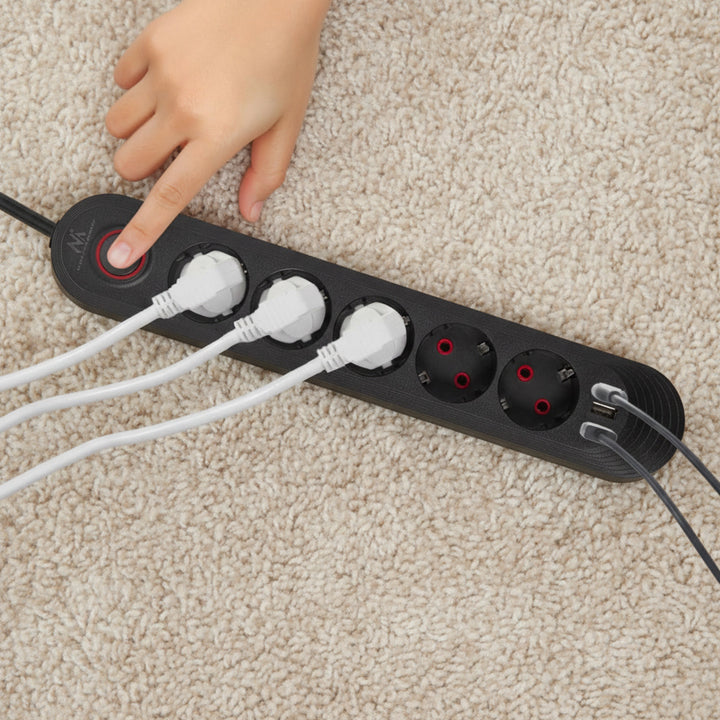 Regleta Maclean, cable de extensión de 5 tomas + 3xUSB, 110-240V CA 50/60Hz, 2,1A máx. 2500W, 1,5m, negro, MCE395 B