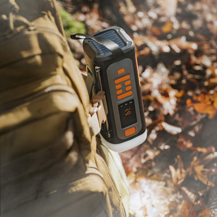 Radio de emergencia Adler, con panel solar, manivela y batería externa, Bluetooth 5.0, linterna LED de 4 W, 4500 mAh, AD 1920