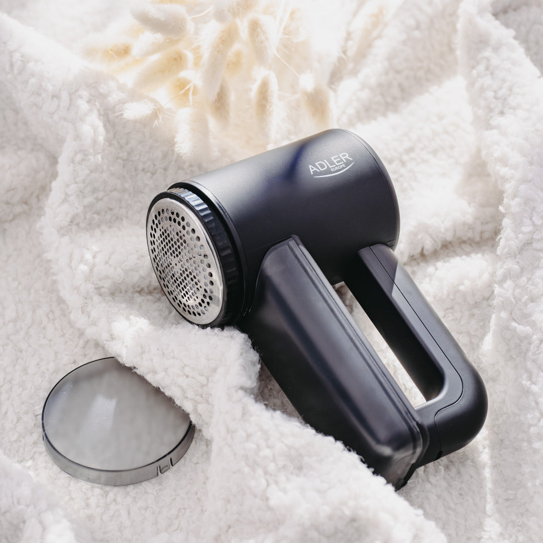Afeitadora para tejidos Adler, pantalla LCD, 3 velocidades de funcionamiento, negra, AD 9617 black
