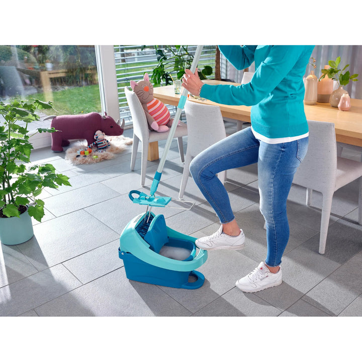 Set Profi de Leifheit, fregona y cubo con ruedas, escurrido con el pie, fácil de vaciar, capacidad de 8 l, recambio Micro duo, 55096