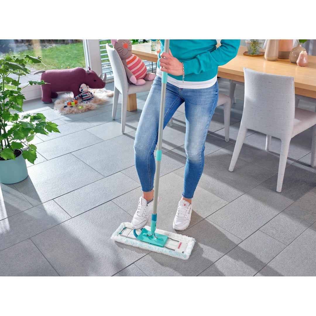Set Profi de Leifheit, fregona y cubo con ruedas, escurrido con el pie, fácil de vaciar, capacidad de 8 l, recambio Micro duo, 55096
