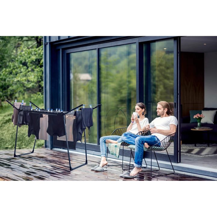 Secador Pegasus 180 Solid Black Leifheit, longitud de los cables 18 m, patas paralelas estables, resistente a las condiciones atmosféricas, 2 ganchos para la ropa, 81589