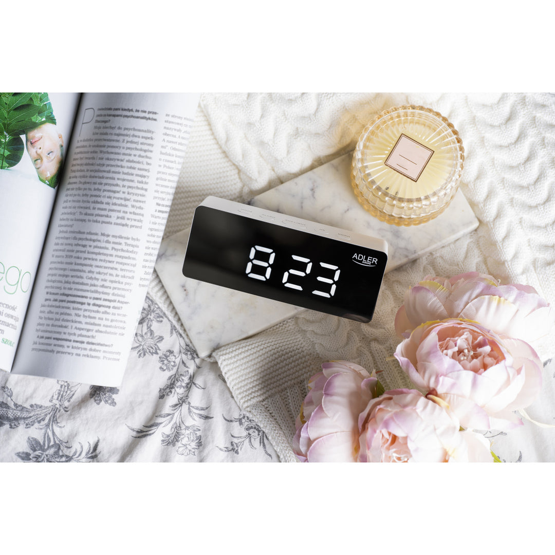 Despertador con pantalla LED y termómetro Adler AD 1189 W + 3 pilas alcalinas AAA Varta Industrial