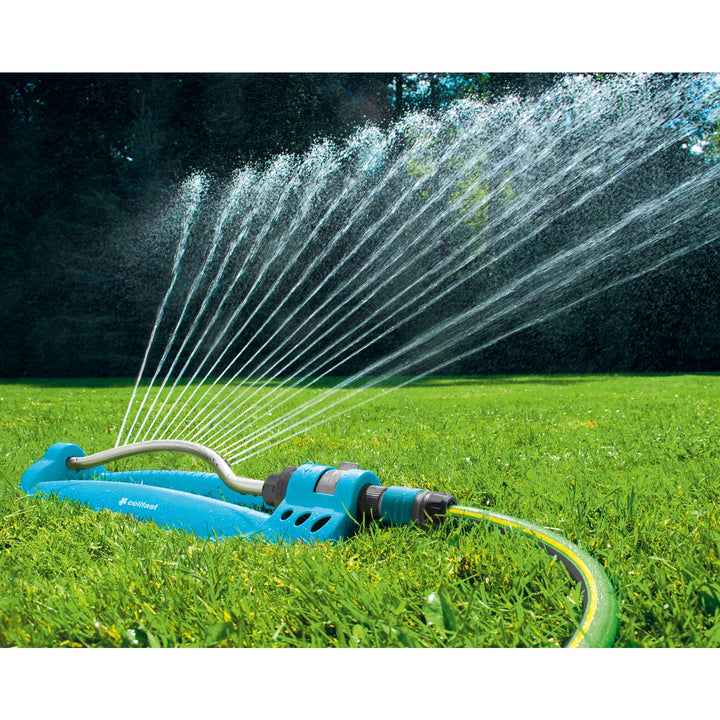O pulverizador de superfície total Cellfast Turbo é muito conveniente no jardim