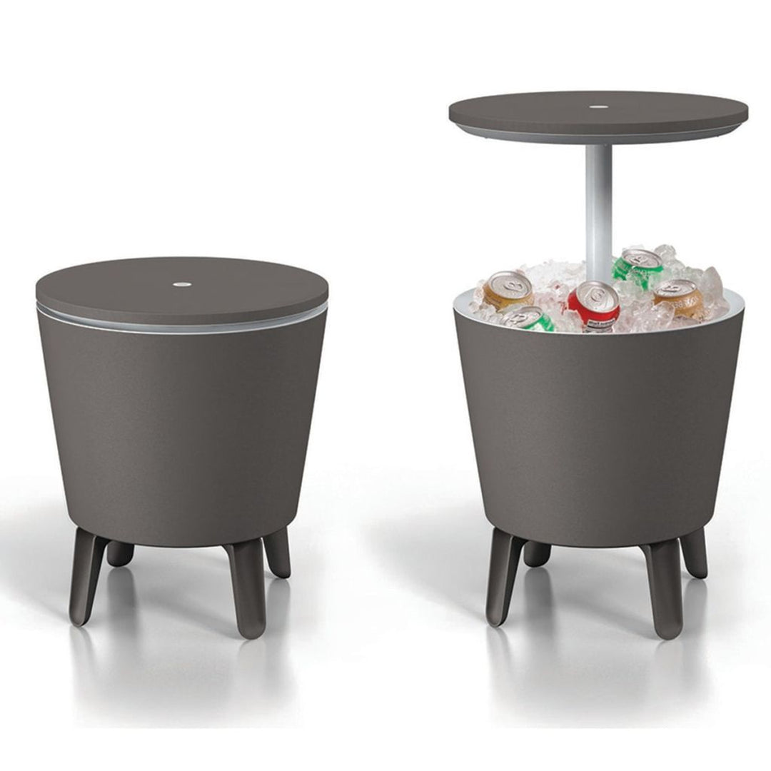 A mesa do bar do jardim: mesa de coquetéis e uma confortável geladeira Curver Outdoor