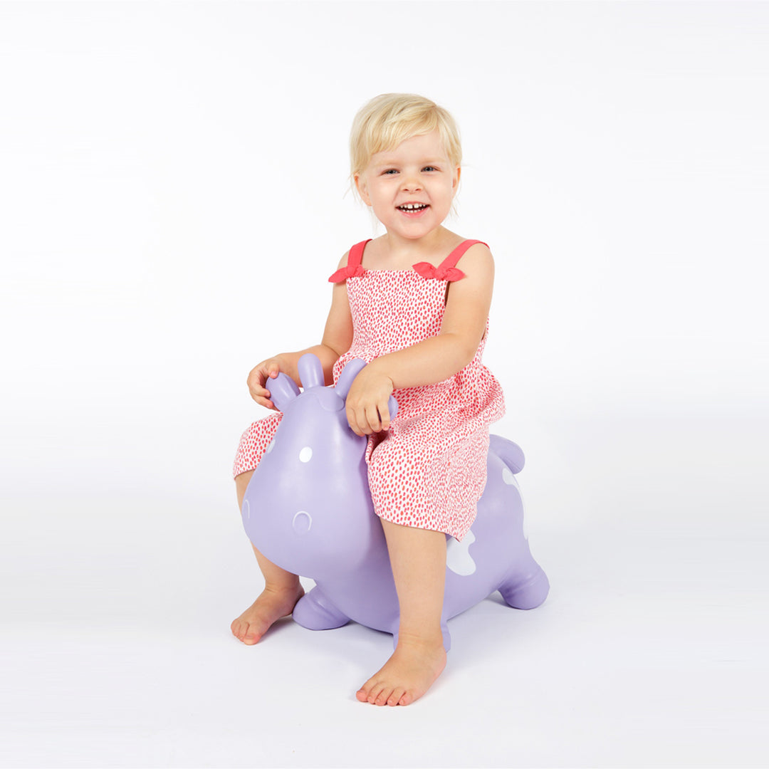 Jumper de borracha de vaca branca enorme e exclusivo, diversão de salto com bomba de ar Hoppimals