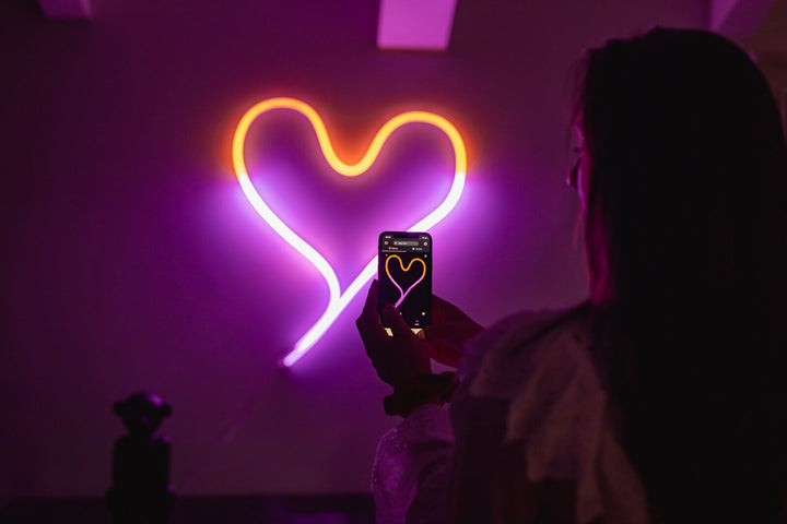 Allocacoc TWFL200STW-WEU Tubo de luz LED RGB flexível Alexa Google Wi-Fi Bluetooth Twinkly Music 2m