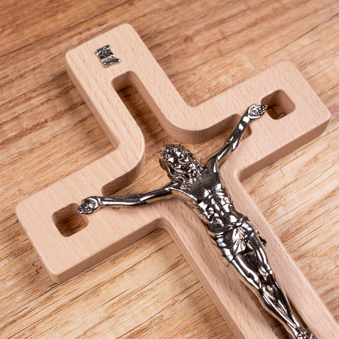 Luda Studio Cross Pingente de Madeira Cruz Moderna com Símbolo da Paixão (Natural, 18x12x1,4 cm)