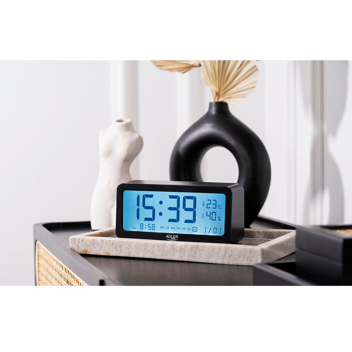 Reloj despertador a pilas Adler, negro, pantalla iluminada AD1195b