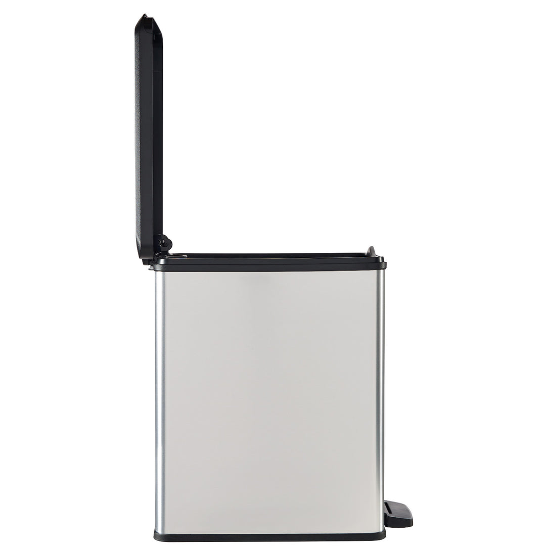 Papeleira com pedal Curver Slim Bin, capacidade de 25 L