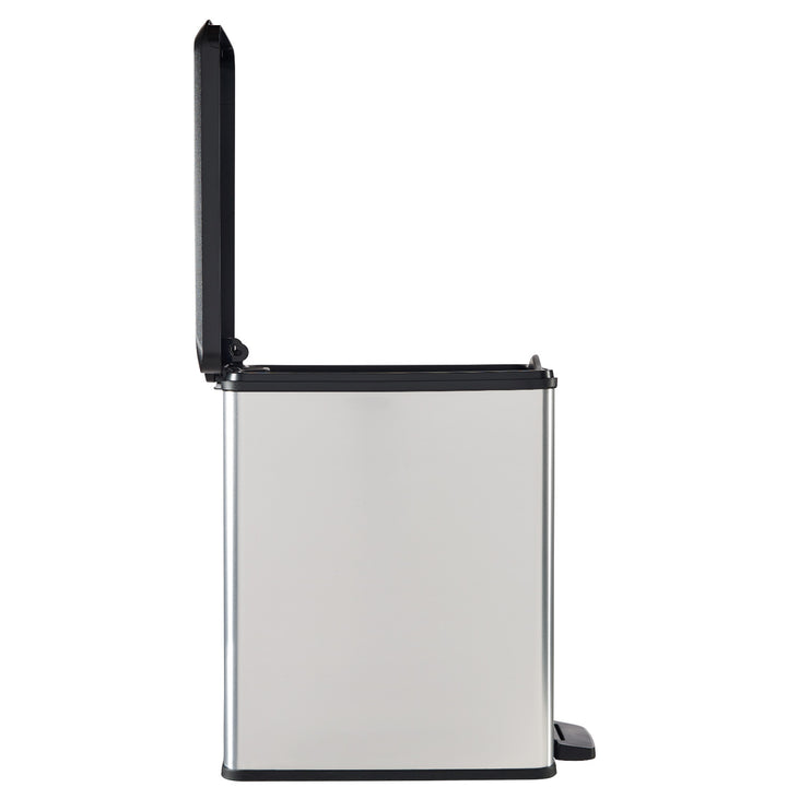 Papeleira com pedal Curver Slim Bin, capacidade de 25 L