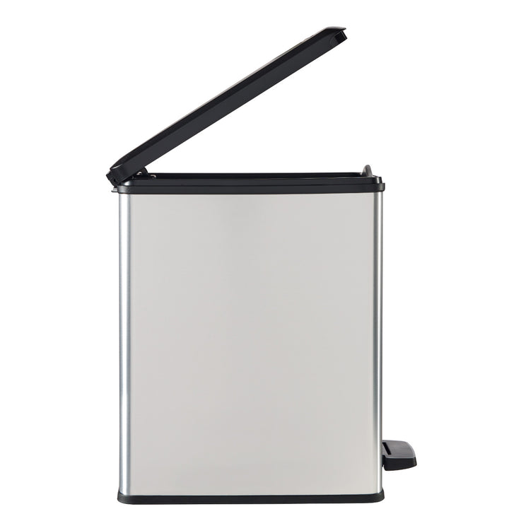 Papeleira com pedal Curver Slim Bin, capacidade de 25 L